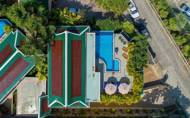 Luxury Four Bed Villa Jasmine, Infinity Pool, Full Staff , Chef and Breakfasts