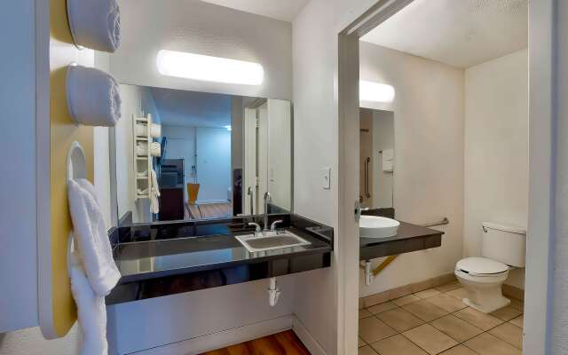 Studio 6 Gainesville, FL