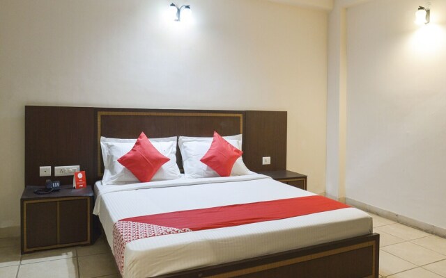 OYO 15149 Hotel Ajoy Minar