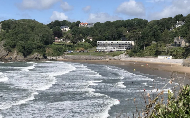 Stunning Beach Front Apartment in Caswell Swansea