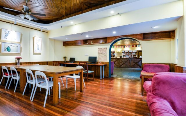 Le Tour Traveler's Rest Youth Hostel