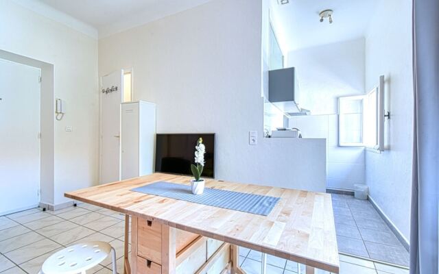 Chic Minimalist Studio 2 Mins Walk From Palais