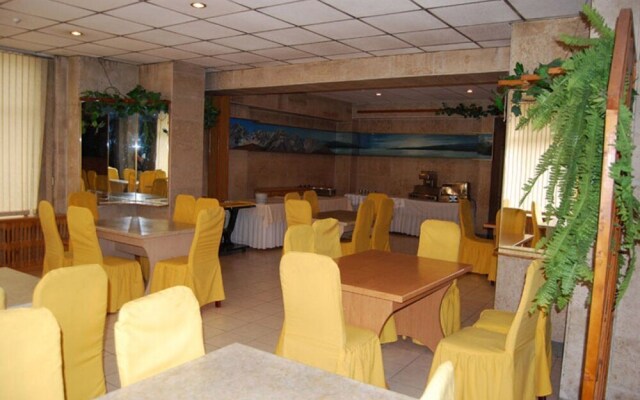 Club Hotel Dostuk