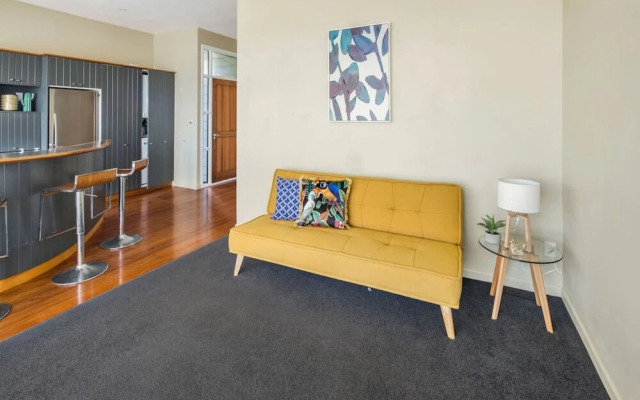 Pristine 2-bed waterfront, Karaka Bays