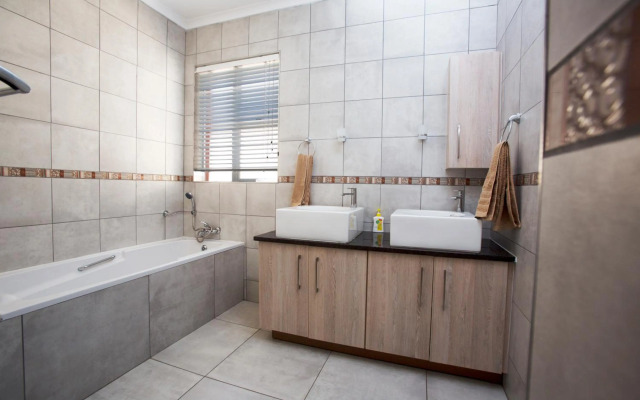 Chalet no. 2 Petunia