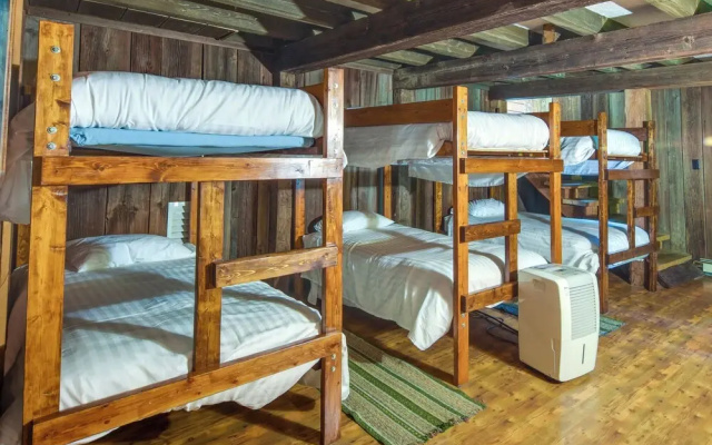 Resort Amenities: Family-friendly Dubois Cabin