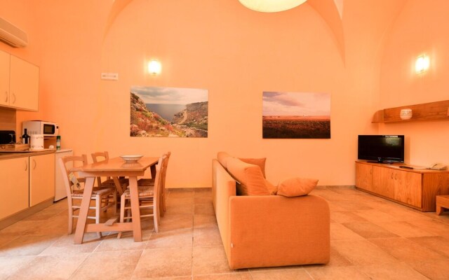 Quaint Apartment in Gagliano del Capo With Swimming Pool