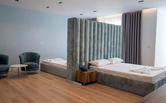 Leo Hotel