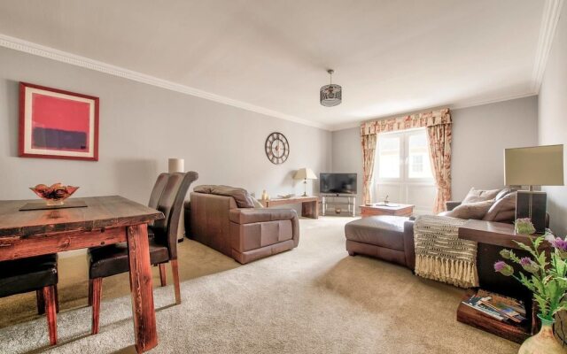 Gorgeous 2BR City Centre Apt with Parking