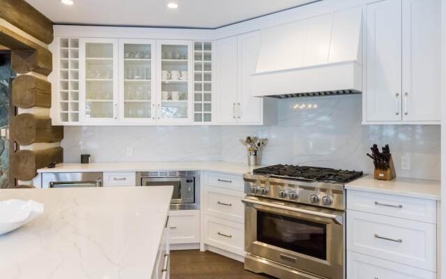 3354 Peak Drive