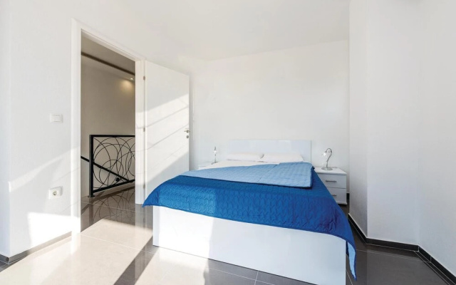 Awesome Home in Brodarica With Wifi and 3 Bedrooms