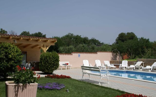Charming Apartment in Banjole Near Sea