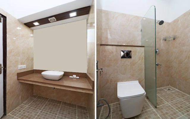 The Central Palm Hotel by OYO Rooms