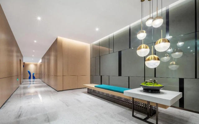 Holiday Inn Express Shenzhen Longhua by IHG