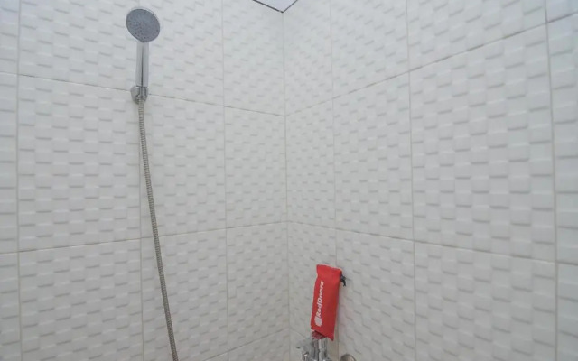 RedDoorz Plus near Alun Alun Kuningan