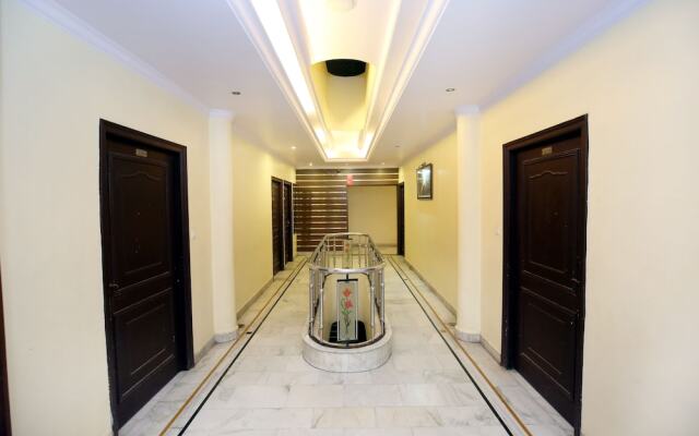 OYO 10111 Hotel Roopa International