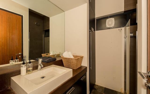 Beautiful Apartment w Deck Stunning Views Rhine Stone