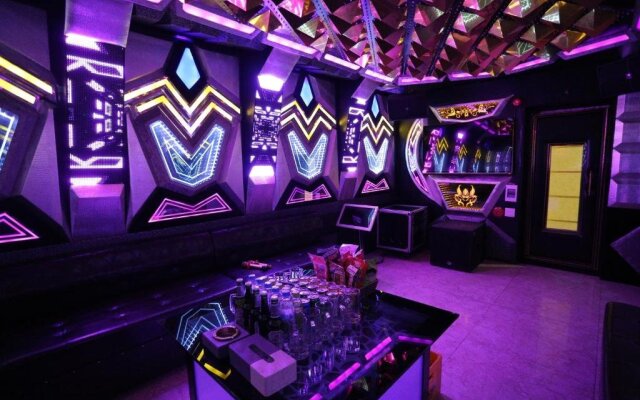 Central Phu Hung Hotel