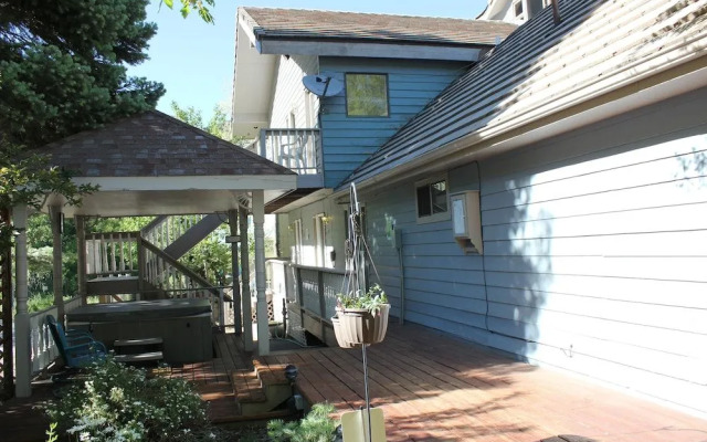 Black Bear Manor