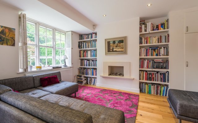 Charming Golders Green Home by Hampstead Heath