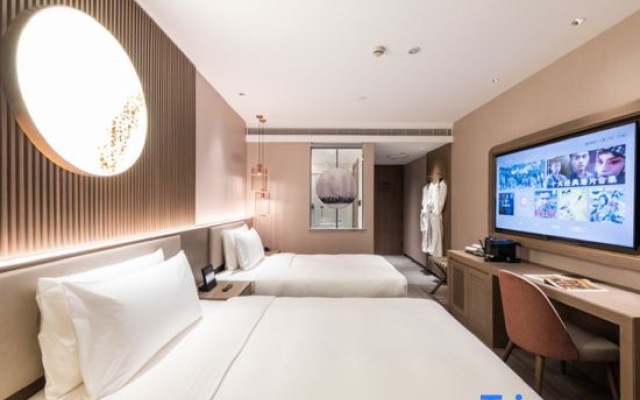 Huazhu - deluxe bed room(Street view) — фото 3