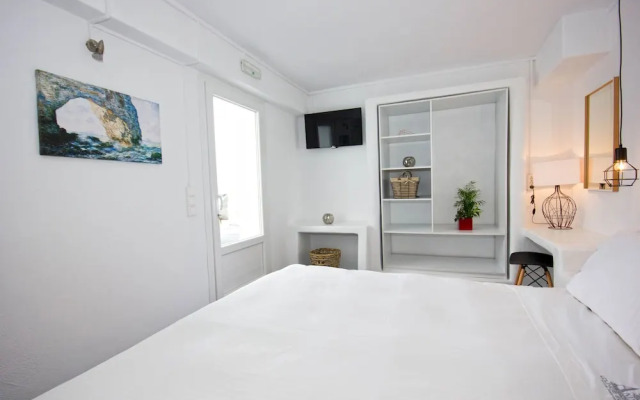Anixi Lounge Suites - Adults Only