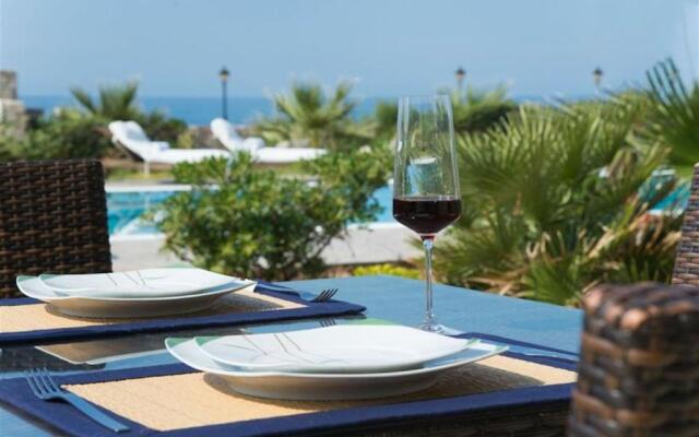 Luxury Villa Beachfront 5 Bedrooms 10-12 Persons
