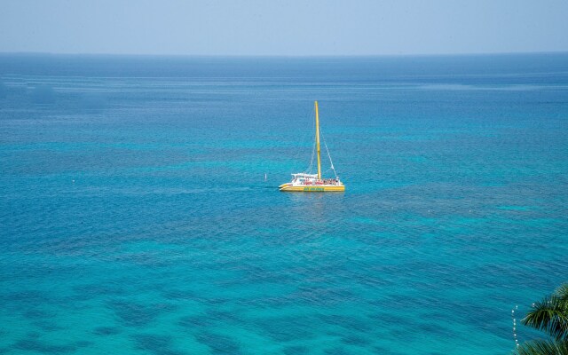 Sky Box Beach Suite at Montego Bay Club