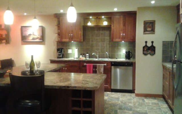 Above Naramata Bed & Breakfast