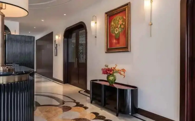 Elegant Mansion 88