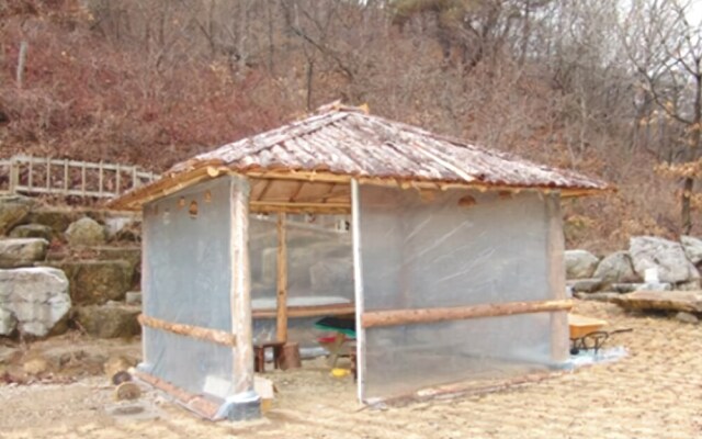 Hoengseong Silver Glowing Ford Pension