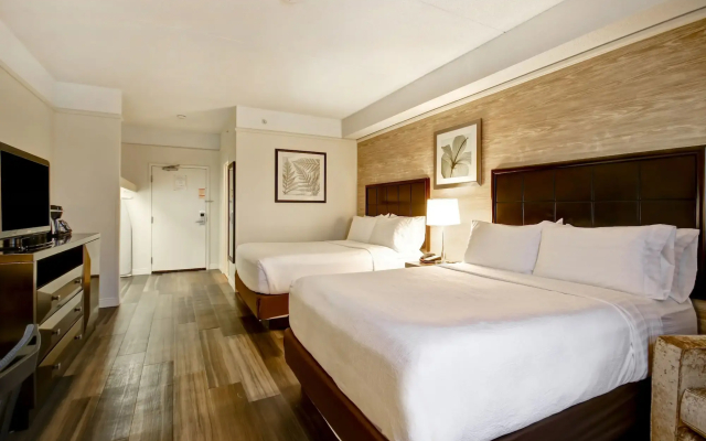 Holiday Inn & Suites Windsor Ambassador Bridge by IHG
