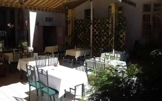 Fehér Páva Hotel