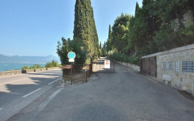 Leonardo Walsh Apartment