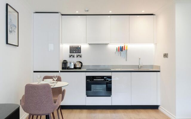 PREMIER SUITES Edinburgh Fountain Court