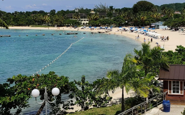 Fisherman's Point Ocean View Hotel