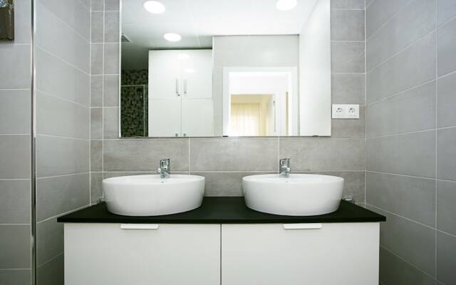 Center Garden & Pool