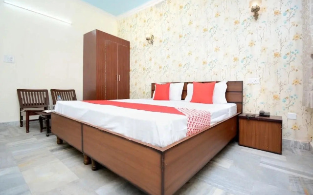 Hotel Ra Flora by OYO Rooms