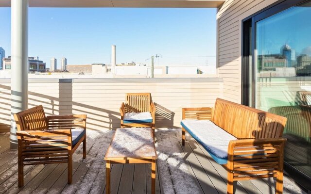 Upscale 3BR Penthouse by CozySuites
