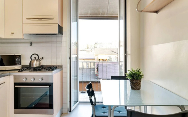 Sunny Flat In Elegant Building Close To Colosseum