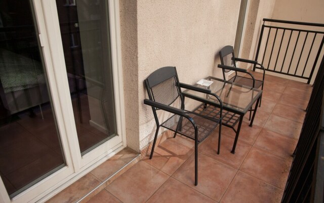 Spacious 2 Bedroom Apartment With Nice Terrace