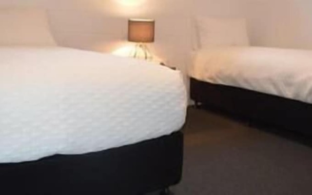 Penguin Seaside Motel