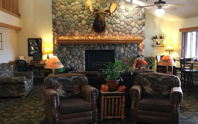 Moose Lake Lodge & Suites