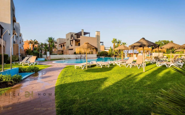 Greice Homes-Luxury 2 bed en-suite south facing & Golf view