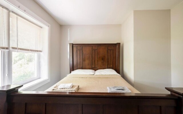 Charming Fully-renovated Bungalow