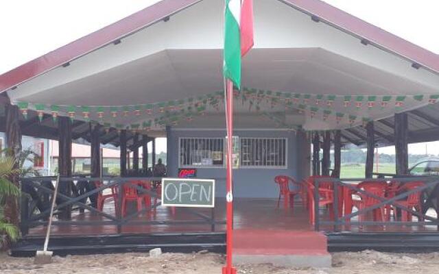 Rumanija's Airport Rooms