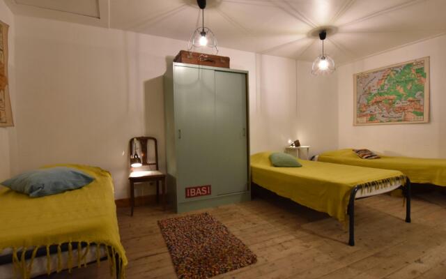 Romantic Holiday Home in Barricourt with Barbecue