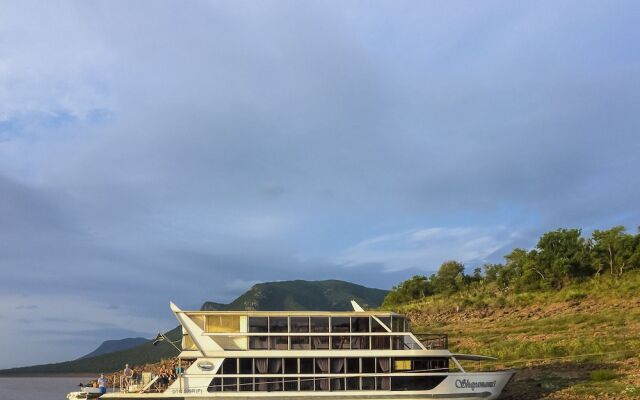 Shayamanzi Houseboats