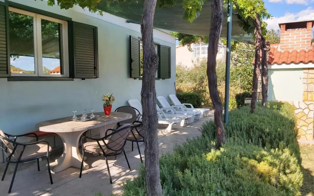 House Petar by sea