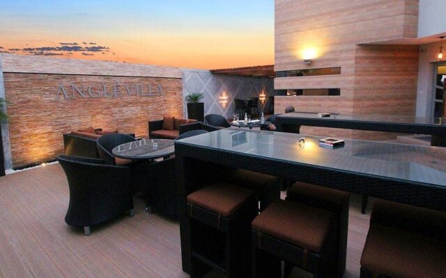 Angle Villa